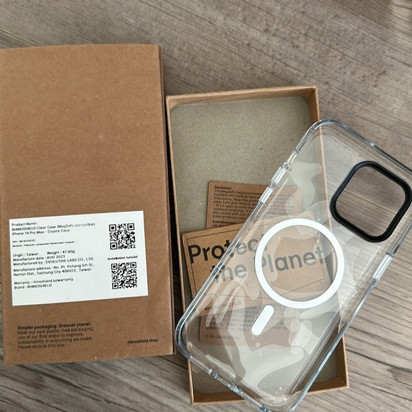 (new in box) Rhinoshield Clear Case - iPhone 14 Pro Max (MagSafe compatible) - Picture 2 of 3